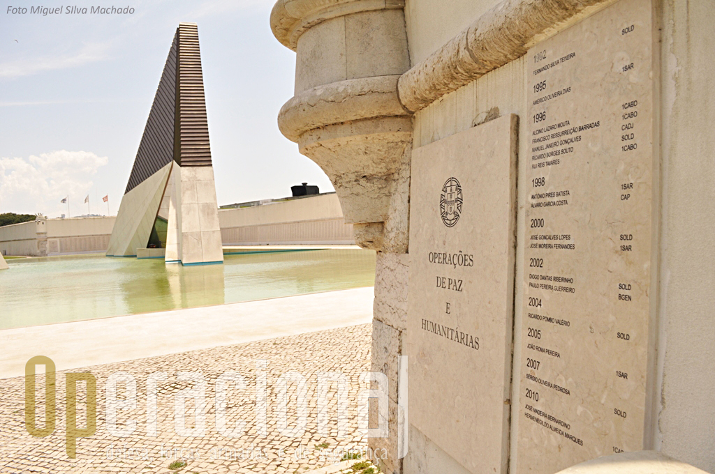 Junto ao Monumento aos Mortos na Guerra do Ultramar em Lisboa, estão também referenciados os mortos nas novas missões exteriores