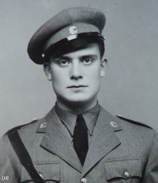 Donas-Botto em 1943, cadete na Escola do Exército