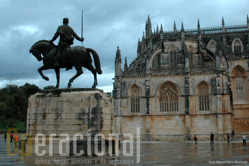 D. Nuno e o convento de Santa Maria da Vitória na Batalha lembram o combate de Aljubarrota