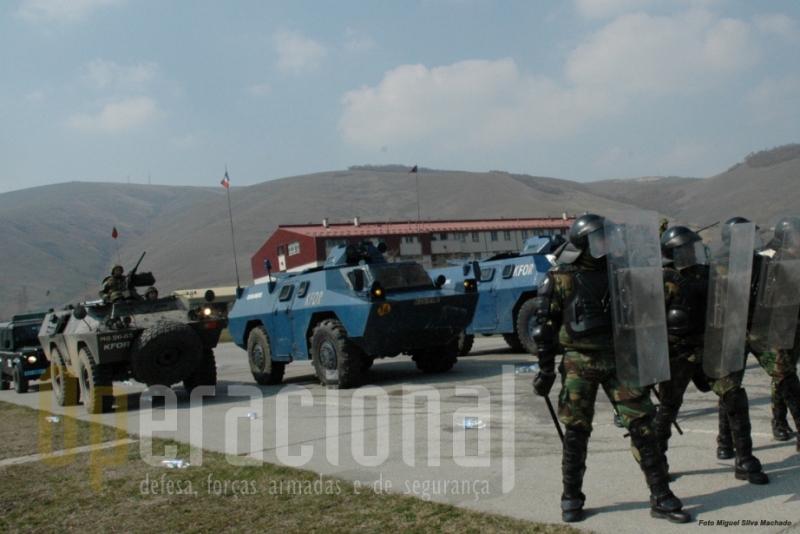 A manutenção de ordem pública é uma das missões que as Chaimites cumprem hoje no Kosovo