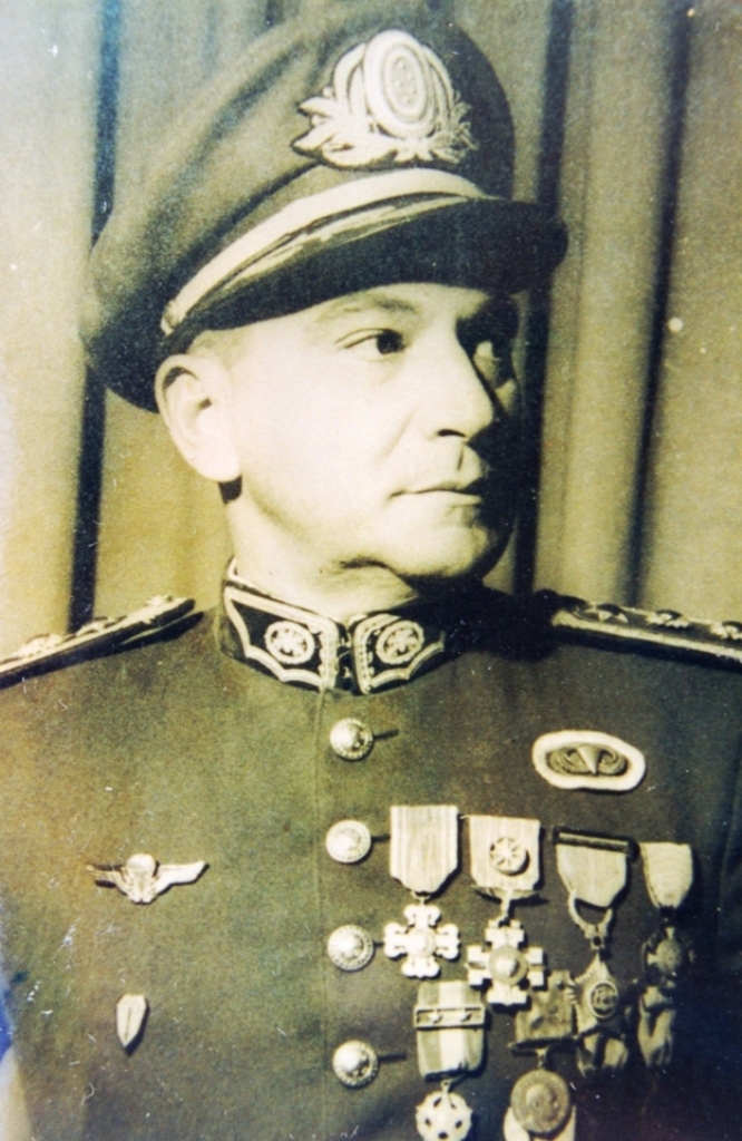 General Pára-quedista (R) ROBERTO DE PESSÔA: introdutor do pára-quedismo militar no Brasil e pára-quedista militar nº1. (Foto cedida ao autor)