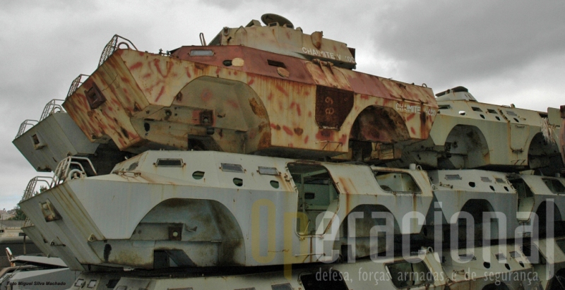 Os cascos blindados que ainda restam das últimas Chaimites fabricadas na Bravia e da V-400, foram adquiridos pelo Exército