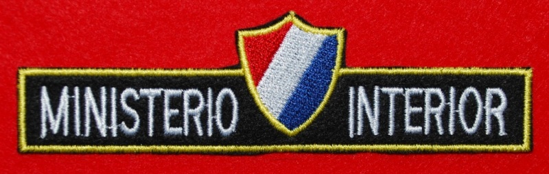 Distintivo actual do MININT. Usado nos uniformes dos efectivos da BRIGADA ESPECIAL NACIONAL, por cima da portinhola do bolso do lado direito. (Col. A. Carmo)