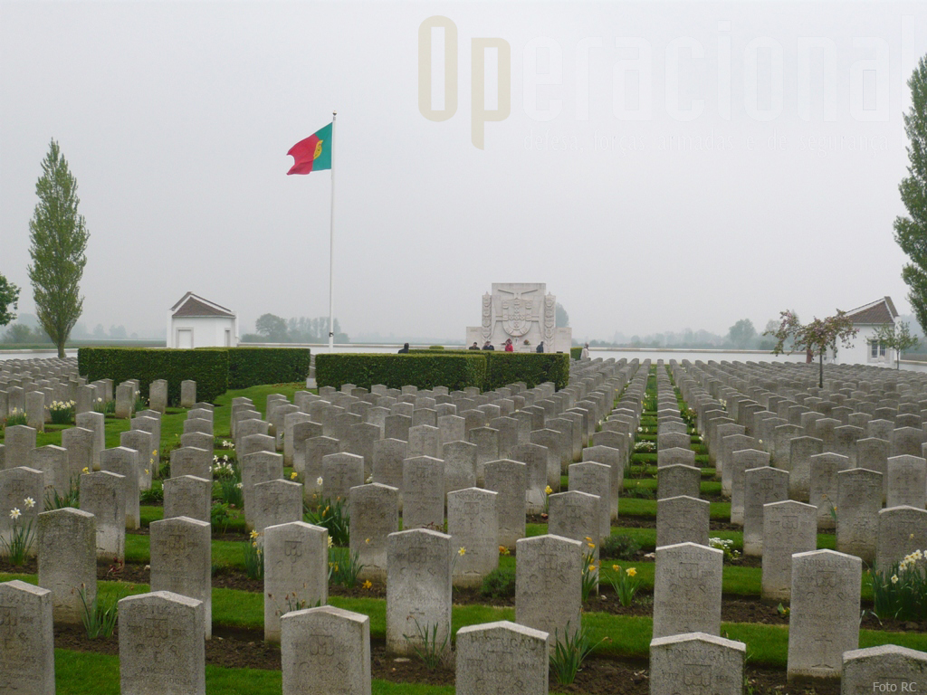 Só na Batalha de La Lys morreram cerca de 2000 soldados. Aqui estão sepultados 1861 militares portugueses.