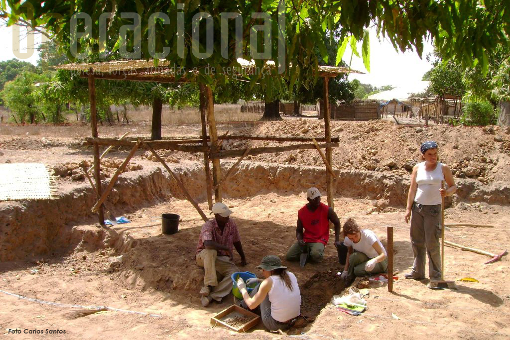 A missão lançada pela União Portuguesa de Pára-quedistas em 2008, em Guileje na Guiné-Bissau, acabou por ser apoiada pela Liga dos Combatentes e serve hoje de exemplo a novas iniciativas