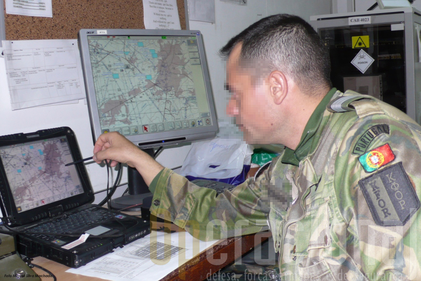 Os militares em operações internacionais usam muitas vezes tecnologia de ponta colocada à sua disposição pelas organizações internacionais onde estão inseridos