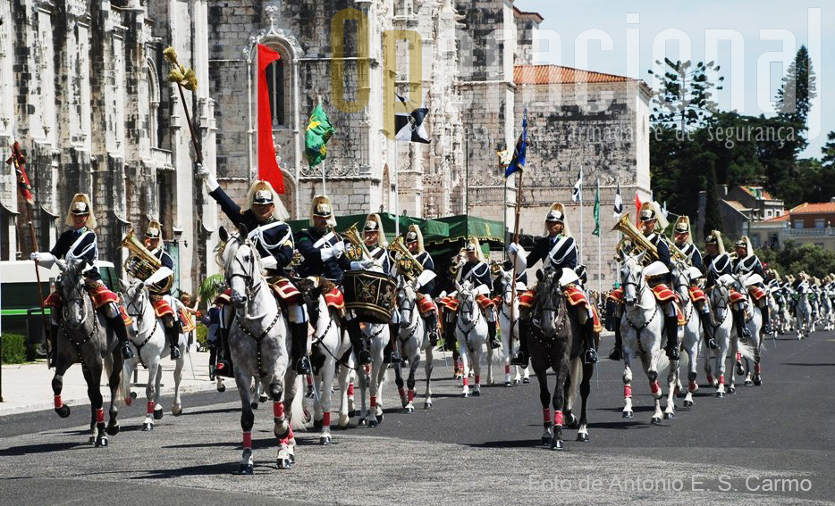 A Charanga a Cavalo empresta sempre, nos desfiles da GNR, um colorido inigualável.