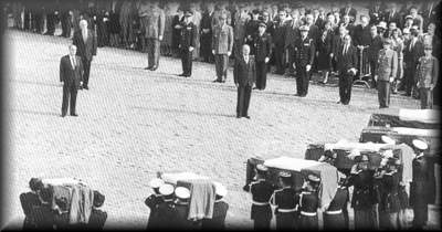 O Presidente da República Francesa recebeu os restos mortais regressados da Indochina