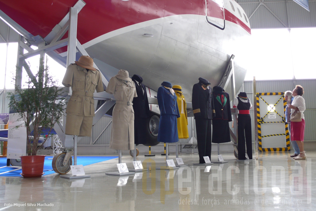Os uniformes da TAP mostram em grande medida a evolução que se verificou na aviação.