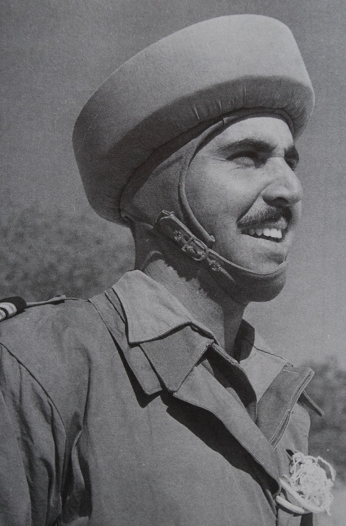 1956 - Tenente RAFAEL DURÃO: um dos militares mais carismáticos ao serviço das Tropas Pára-quedistas. (Foto extraída do livro BCP/Ed. CTAT)