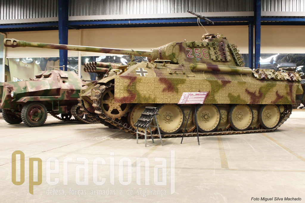 O "PZKW V Panther" um dos melhores carros de combate construídos pelos alemães na 2ª Guerra Mundial e destinava-se a fazer frente ao excelente "T34" soviético