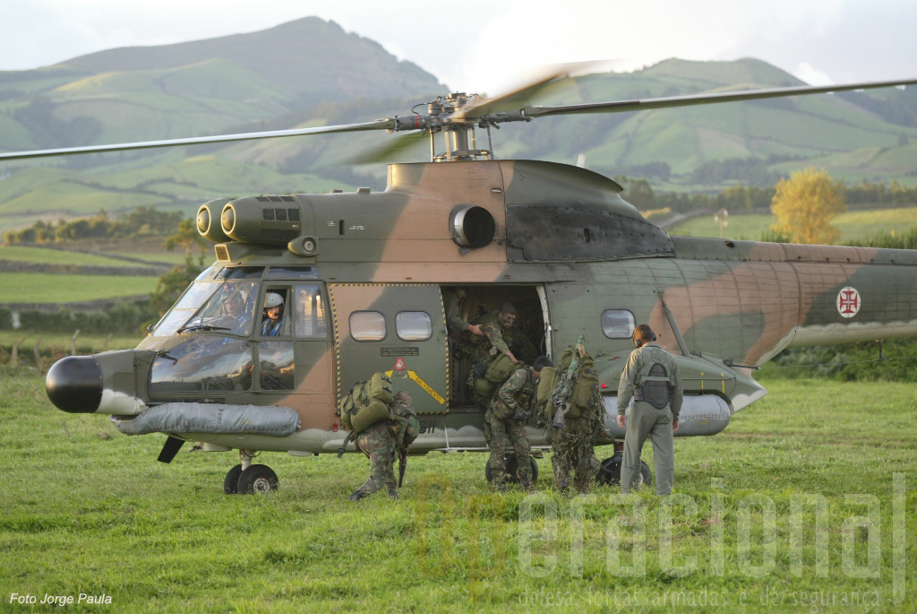 Nos Açores os Puma além das missões SAR e do apoio às populações civis ainda cumpriam missões de treino táctico com o Exército
