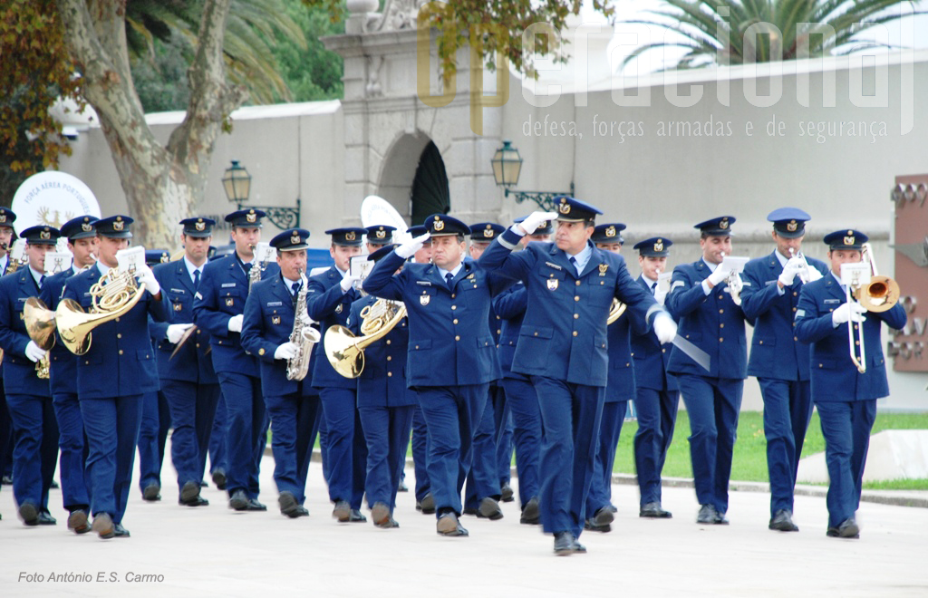 A Banda da Força Aérea Portuguesa abriu o desfile das Forças em Parada.