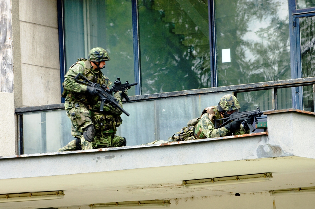 O combate anti-terrorista é treinado com regularidade e a unidade recebe armamento e equipamento modernos com prioridade. (Foto de Mário Pazický via autor)