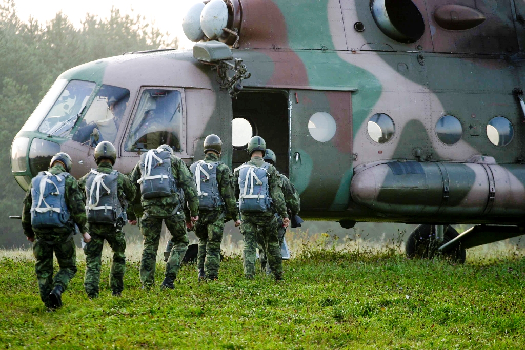 Eslováquia doa helicópteros Mi-17 e Mi-2 para a Ucrânia » Força Aérea