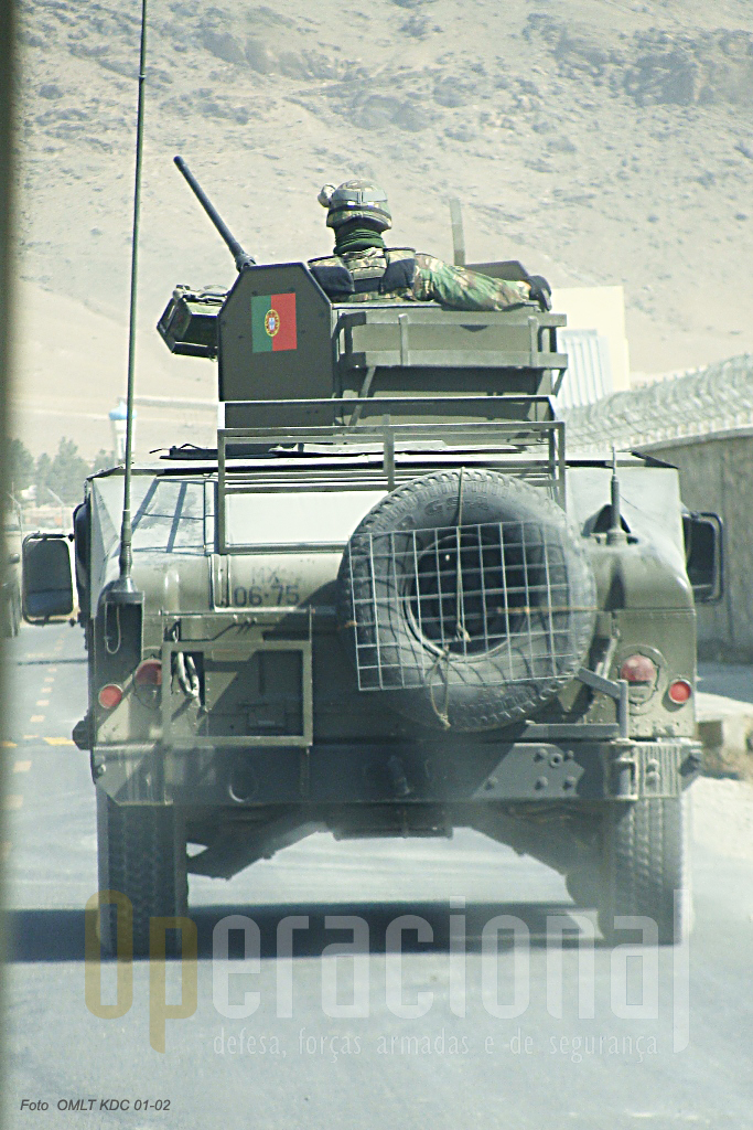 No Afeganistão os deslocamentos da OMLT são sempre acompanhados pela "Force Protection" portuguesa.