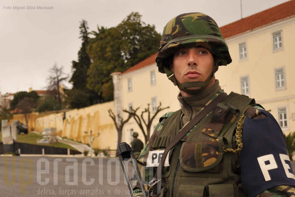 1.	A Policia do Exército dispõe hoje de capacidades adequadas às necessidades do Exército, das Forças Armadas e de Portugal