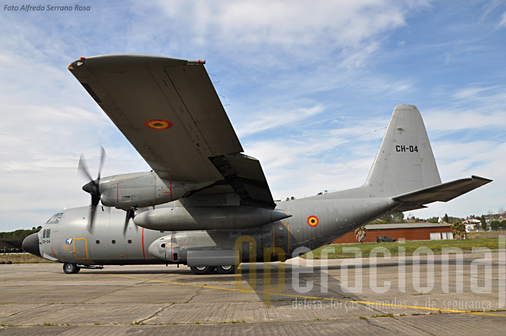 C-130 belga em Tancos. Quatro C-130H da “15th “Wing Tactical Air Transport” estiveram entre nós e operaram a partir do AM 1 cumprimdo missões em vários pontos do país.