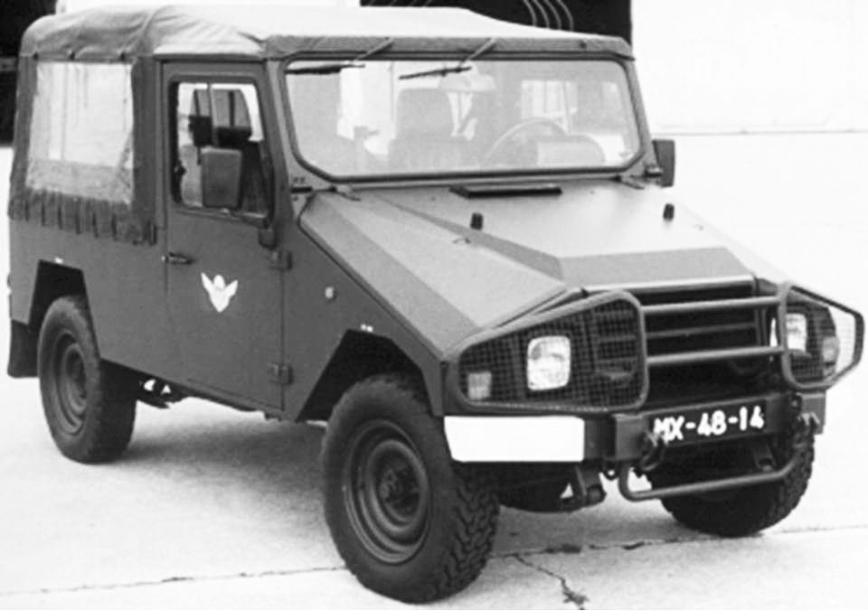 Viatura de Transportes Gerais "UMM Alter II" 0,25 ton. 4x4 m/1989