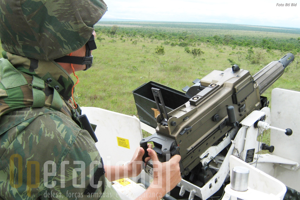 O Lança Granadas Automático SB 40mm, bem conhecido do Exército português também é usado pelos Fuzleiros Navais do Brasil