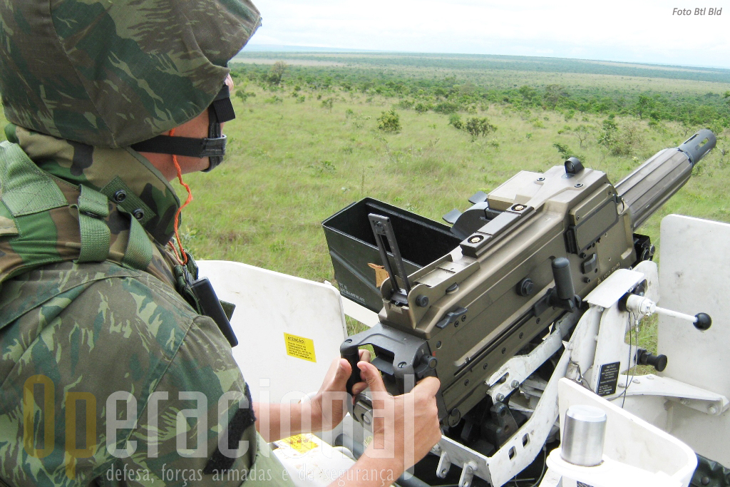 13-piranha-iiic-sb-40-copy O Lança Granadas Automático SB 40mm, bem conhecido do Exército português também é usado pelos Fuzleiros Navais do Brasil