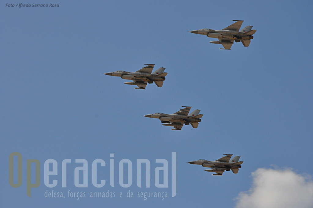No mesmo dia, em Monte Real, a Base Aérea 5 assinalava também o seu aniversário e não deixou de se associar ao dia da ETP: Quatro F-16 fizeram uma passagem por Tancos!
