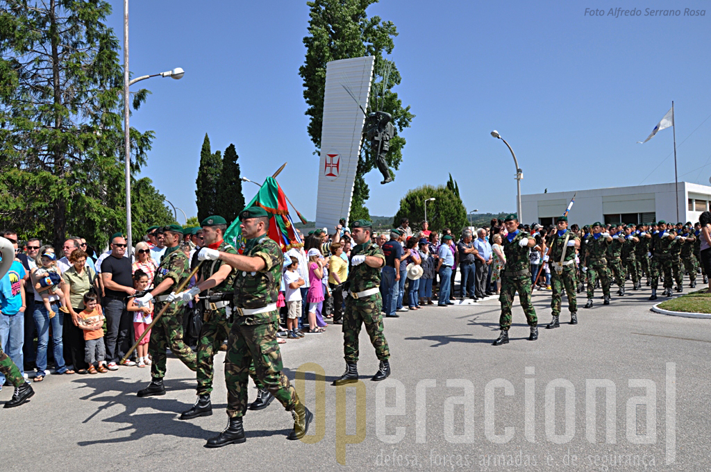 Horas antes da cerimónia militar que teve lugar na Parada "Mota da Costa" os visitantes já acompanhavam as diferentes actividades protocolares que íam tendo lugar.