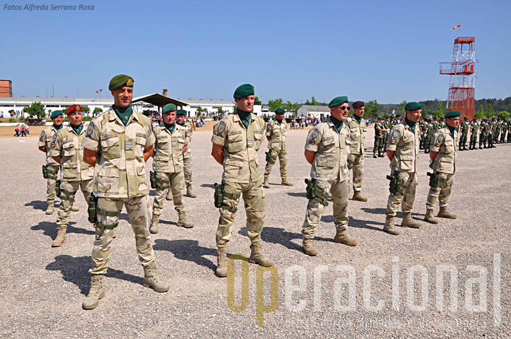 Os militares de várias armas e serviços que integraram a "2ª OMLT Kabul Capital Division", recém chegados do Afeganistão, estiveram presentes na cerimónia.