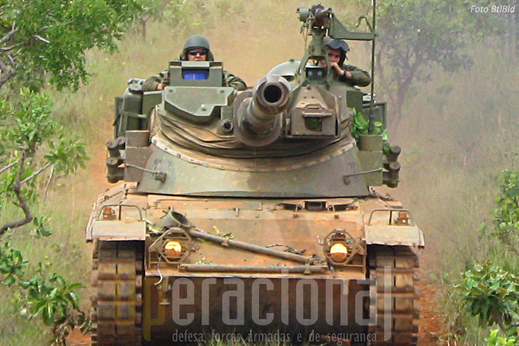 Estes carros de combate, dotados com uma peça de 105mm e metralhadora 12,7mm, conferem poder acrescido às forças desembarcadas