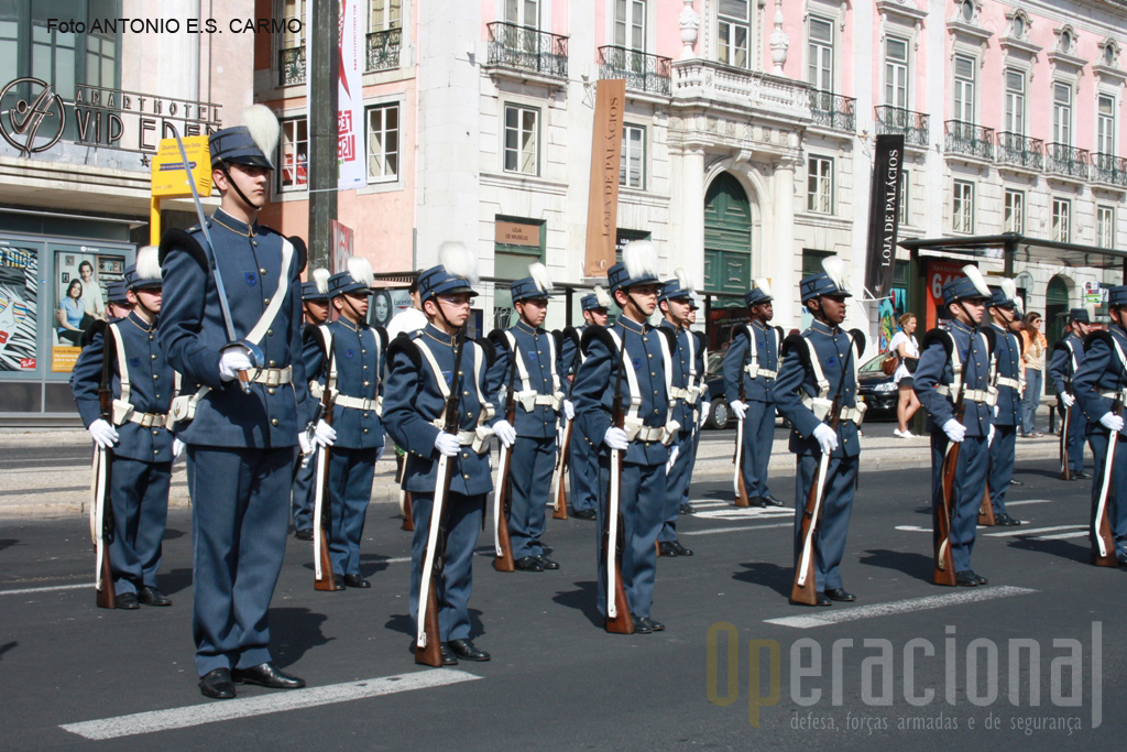 23 de Maio: a Praça dos Restauradores foi o ponto inicial do desfile evocativo do 99º aniversário do IMPE.