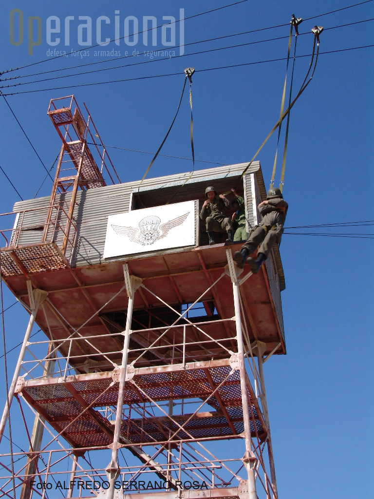 O salto da «Torre de Saída» vulgarmente conhecida como «Torre Americana».