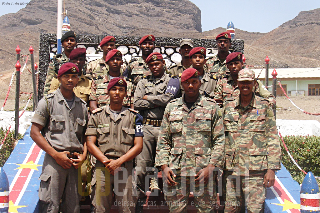 O Corpo de Instrutores que ministrou a última instrução da especilalidade de Policia Militar em Cabo Verde. Missão cumprida!