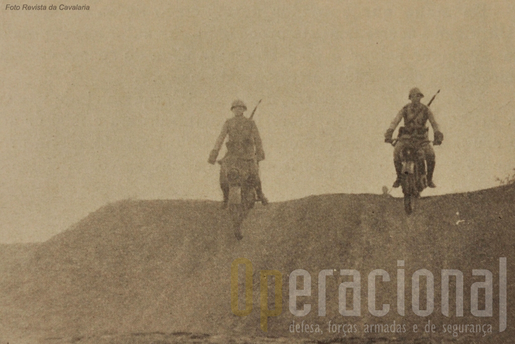 Motos da Guarda Nacional Republicana em Lisboa, nos anos 40.