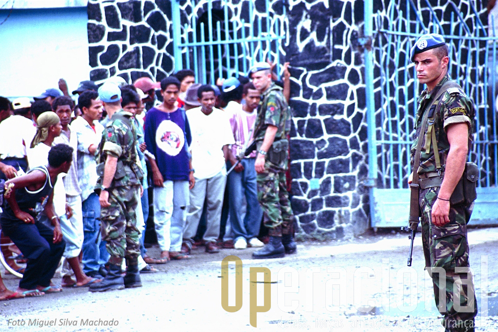 Nos primeiros meses o batalhão português em Timor-Leste  teve que cumprir as mais variadas missões, da tipicamente militares às policiais.