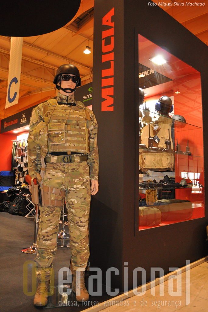A "Milicia" uma das poucas firmas fornecedoras das Forças Armadas que esteve no SEGUREX, apresentou o uniforme camuflado "Multicam" que previsivelmente irá equipar alguns dos militares portugueses que servem no exterior.