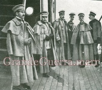 Oficiais de cavalaria com capote (Foto colecção particular)
