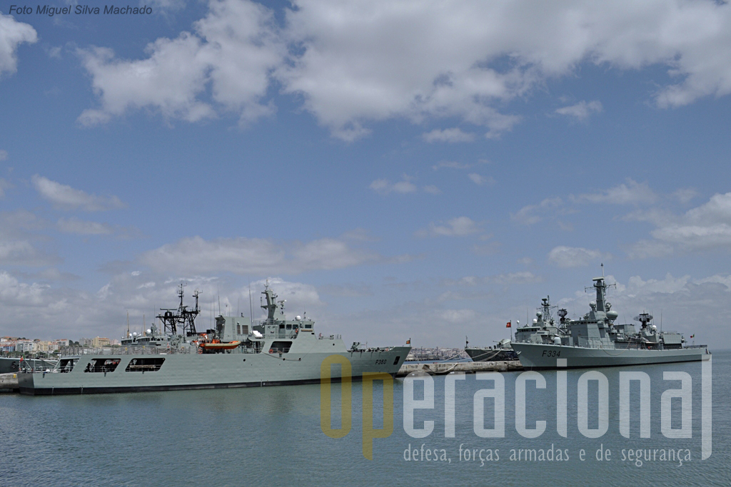 O "Viana do Castelo" em Maio de 2011 na doca 3 da Base Naval de Lisboa, no Alfeite, frente à fragata "D. Francisco de Almeida".
