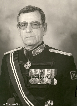 Tenente-General Presidente da Direcção da "Revista Militar" (1980-1990).