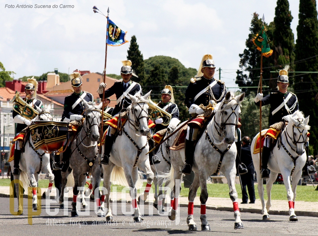 A Charanga a Cavalo, e o Esquadrão Presidencial são subunidades  da Unidade de Segurança e Honras de Estado (USHE).