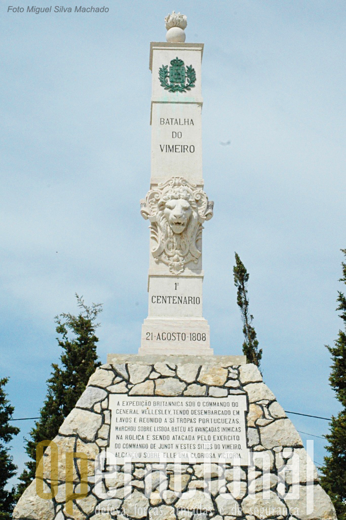 Monumento comemorativo do centenário da batalha, implantado no cimo da colina do Vimeiro, junto onde hoje está o Centro de Interpretação.