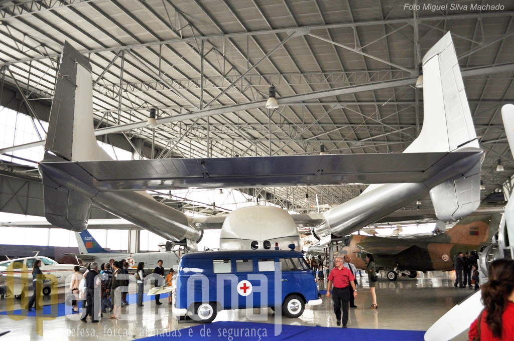 O Museu do Ar com uma organização do espaço ligeiramente diferente do habitual para acolher o Dia da Força Aérea...