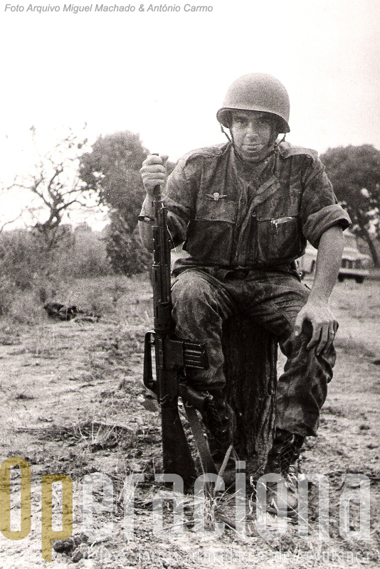 Angola 1961. Lemos Costa, comandante de pelotão, esteve entre os primeiros que rumaram ao Norte da Provincia para expulsar os terroristas.