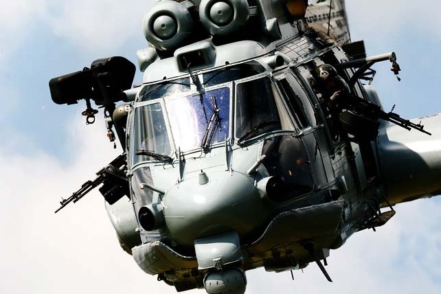 O Exército Brasileiro receberá até 16 helicópteros Eurocopter EC725 "Caracal" dos 50 que serão fornecidos às Forças Armadas (foto Helibras).