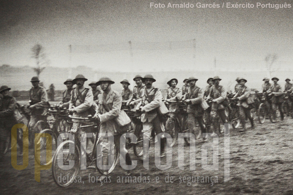 Ciclistas do Corpo Expedicionário Português.