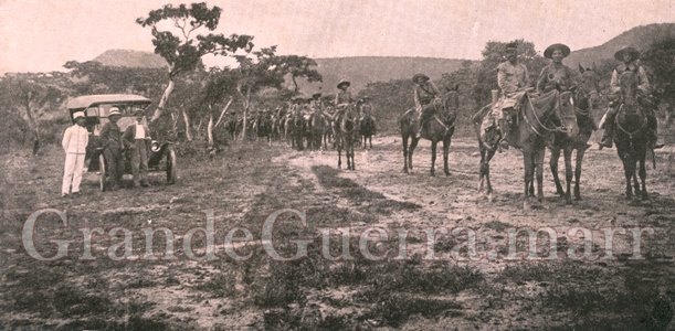 A chegada ao Lubango do resto do 1.º Esquadrão de Dragões que tão corajosamente atacou os alemães em 18 de Dezembro de 1914. À frente o Comandante Tenente Artur Matias