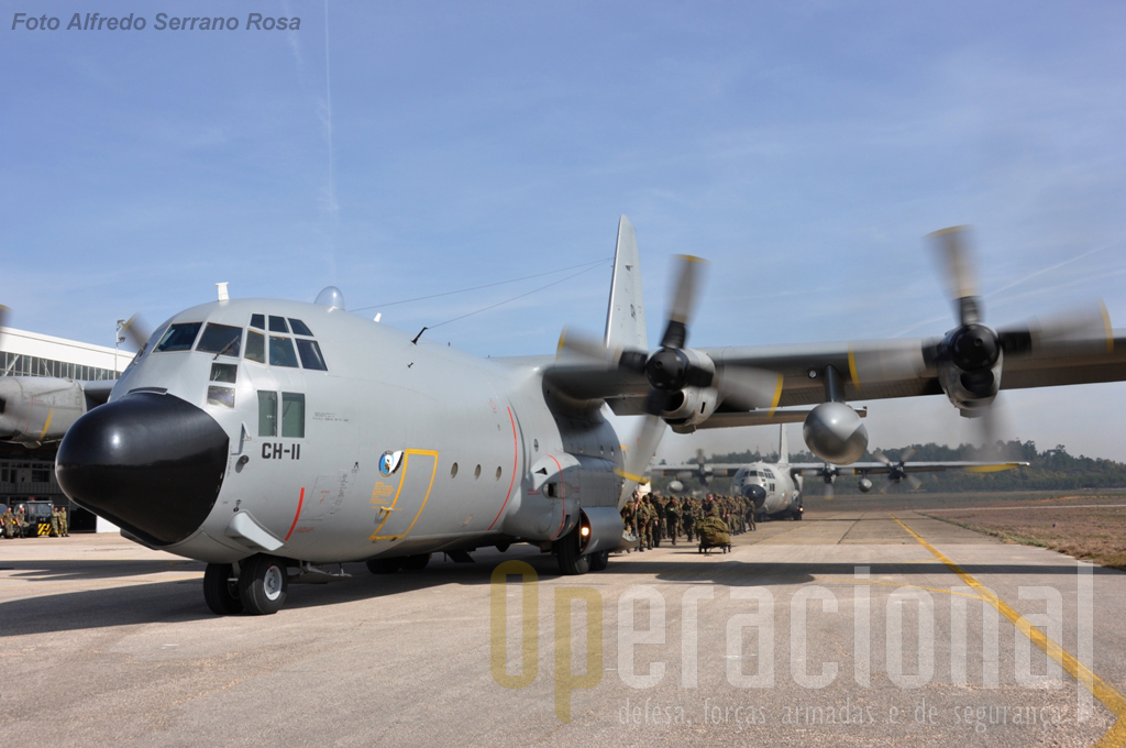 A 15 Wing envolveu em Portugal 4 dos seus 11 Lockheed C-130 Hercules. Dispõe ainda de aviões Airbus A330 e A310, Dassault Falcon 20 e 900 e Embraer 135 e 145