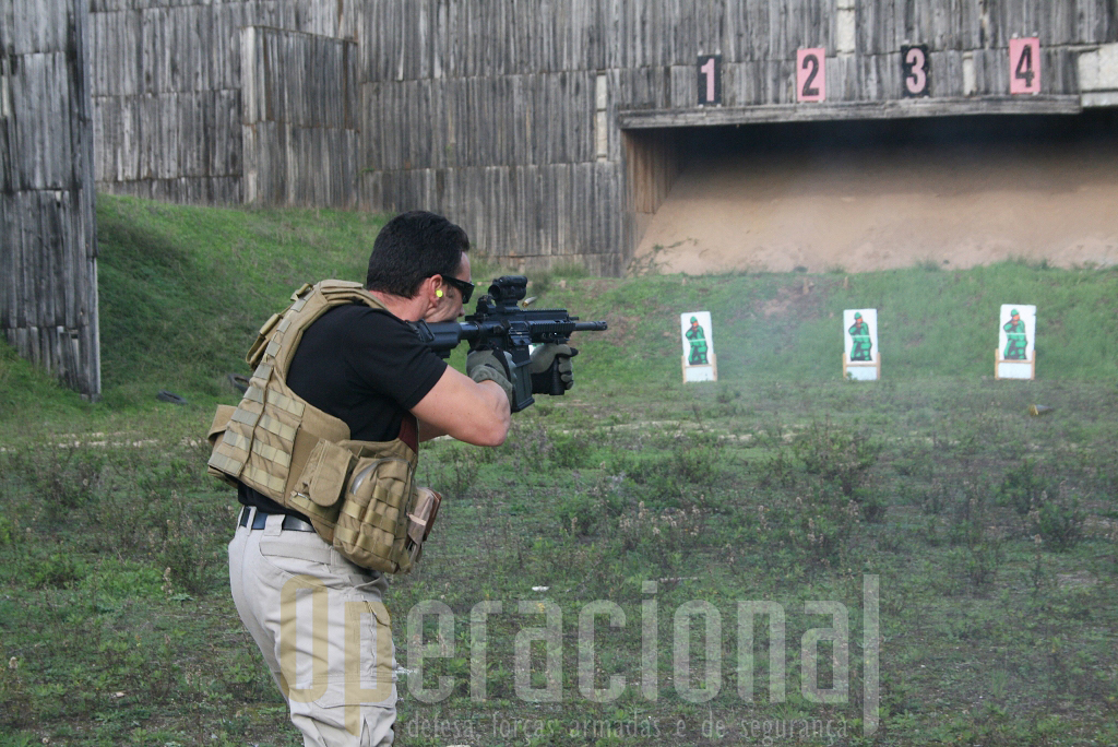 A HK 417 apresenta um salto e recuo manifestamente inferiores quando comparada com a nossa "velhinha" HK G3, permitindo assim um óptimo controlo da arma em qualquer modalidade ou cadência de fogo imprimida