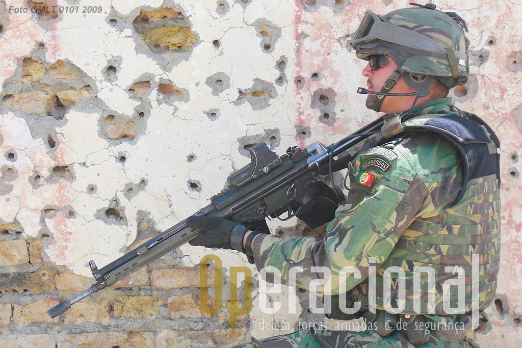 Militar Comando no Afeganistão em 2009 usando a G-3 calibre 7,62mm. Foi neste teatro de operações que, pela primeira vez desde o fim da guerra em África (1975) os militares portugueses voltaram a estar, de modo continuado, anos após anos, em "estado de guerra".