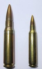Comparativo das dimensões entre munições NATO 7,62mm e 5,56mm