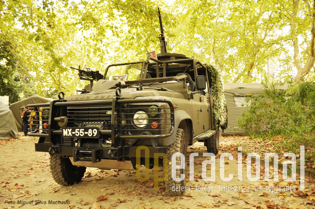 Land-Rover Defender 130 "4X4 SOF" do Centro de Tropas Comandos...
